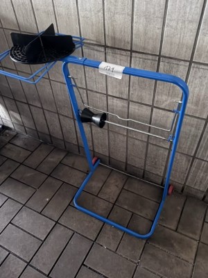 1 Papierabroller, fahrbar